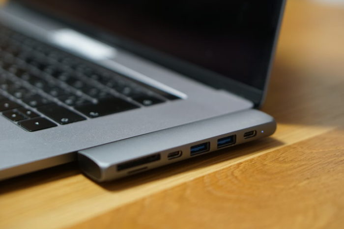 デザイナーがmacbookpro Airで一番かっこいいと思ったusbハブはこれ Satechi Usb Cハブ ベーコンさんの世界ブログ